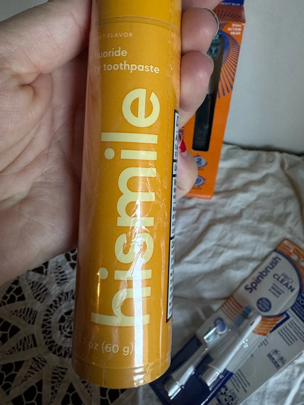 Brand New Battery Powered Spinbrush Toothbrush with 4 Replacements & Toothpaste